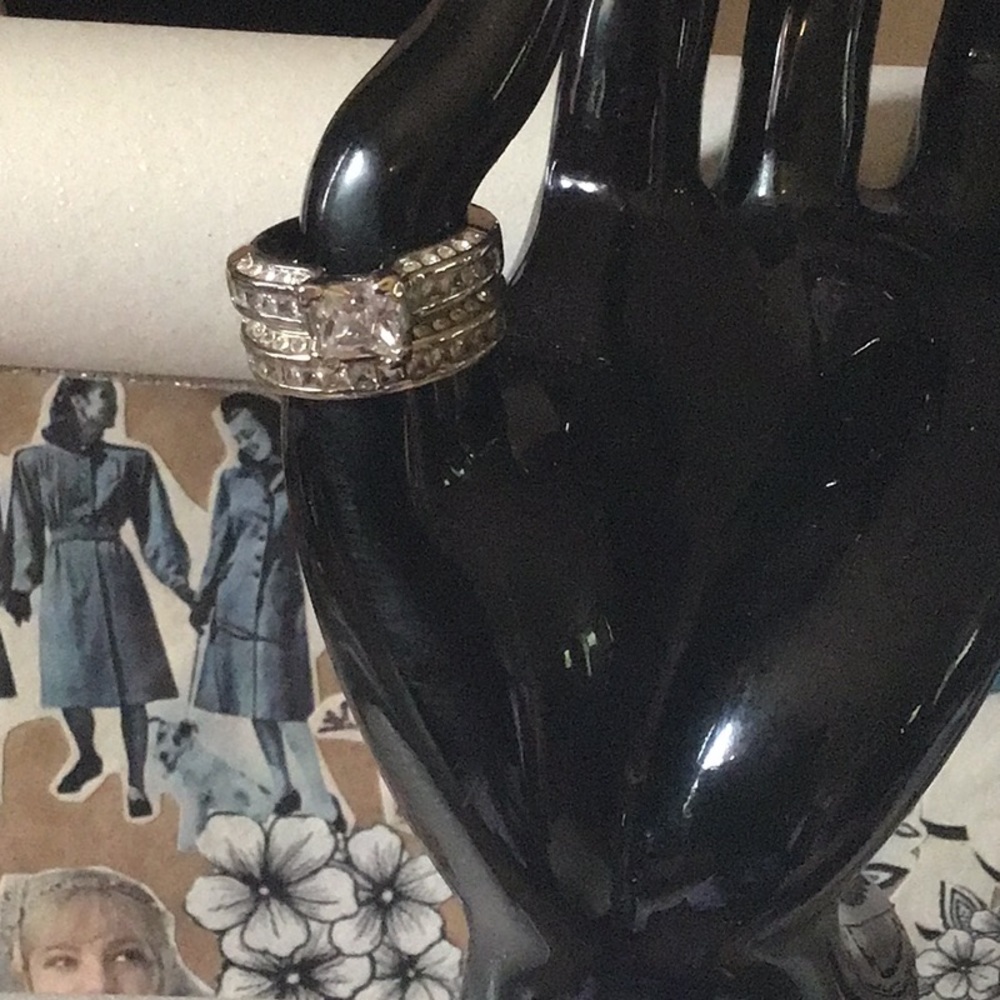 Stunning sterling silver wedding ring set